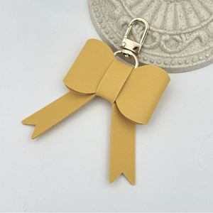 Nuevo Llavero Multicolor con Forma de Mariposa, Elegante Llavero de Cuero PU, Bonito Colgante para Bolso, Regalo Creativo, Adorno para Bolso - Product Image 3