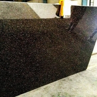 Dalle de granit noir Galaxy poli avec paillettes argentées et dorées pour comptoir de cuisine, meuble-lavabo, escalier, sol, et aménagement de villa