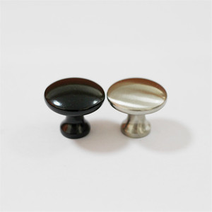 Bouton de meuble rond en alliage de zinc, finition nickel brossé, poignée de tiroir de garde-robe minimaliste A0459, décoration d'intérieur durable - Product Image 1