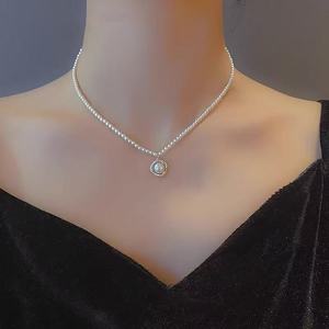 Collar de Perlas Estilo Francés, Versátil y Lujoso, con Colgante de Perlas Pavé, Cadena para Clavícula, Gargantilla para Mujer - Product Image 4