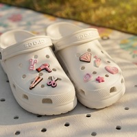 Breloques de chaussures personnalisées en caoutchouc rose écologique, couleur et taille sur mesure, vente en gros, accessoires pour sabots et pantoufles pour femmes
