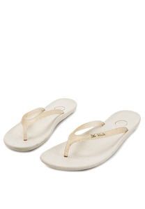 Sandalias de gelatina color crema para mujer con plantilla contorneada para la playa y uso diario - Product Image 3