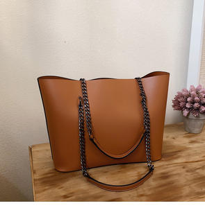 Sac fourre-tout rétro en PU grande capacité pour femme, nouvelle collection automne-hiver, haut de gamme, simple, avec chaîne, à porter à la main ou à l'épaule - Product Image 6