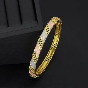 JXX Factory : Vente en gros de bracelets et joncs de mode de styles variés, joncs en or, bijoux de Dubaï, bracelets en or - Product Image 4