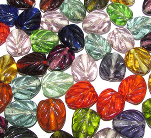 Perles rondes en verre et cristal multicolores pour la fabrication de bijoux, lot en vrac en boîte, provenance Uttar Pradesh - Product Image 4