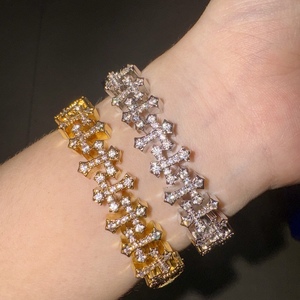 Bracelet Chaîne Maillons "Mini Croix" <span class=keywords><strong>Luxe</strong></span> Unisexe Plaqué Or 18K avec Charmes Zircons 5A pour Hommes Femmes, Accessoire Tendance - Product Image 2