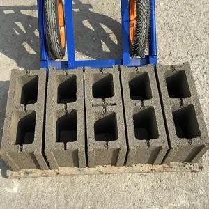 Zambiya'da QTJ4-35a yarı otomatik beton çimento içi boş 4 inç blok yapma makinesi