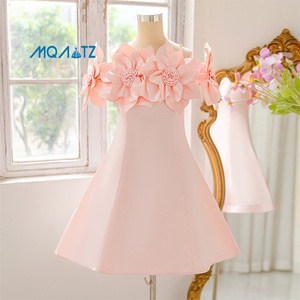 Abito da Cerimonia per Ragazze con Applicazioni Floreali 3D in Raso, Senza Spalline, per Feste di Laurea, Compleanni e Occasioni Speciali - Product Image 3