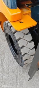 รถยกญี่ปุ่น FD30โคมัสึมือสองพร้อมเครื่องยนต์ของอีซูซุ2ตัน3ตัน5ตัน3000กก. ราคาถูกรวมมอเตอร์ปั๊มส่วนประกอบหลัก - Product Image 5