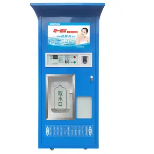 Una máquina expendedora de agua pura completamente automática que funciona con monedas al aire libre de ósmosis inversa se puede consumir directamente