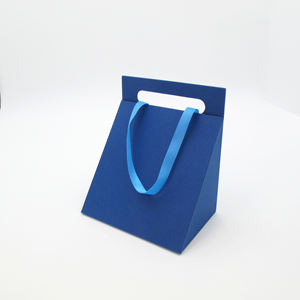 Personaliza tu propio logotipo, nuevo diseño de caja de embalaje portátil estilo bolso, caja de regalo de lujo para cosméticos con cinta. - Product Image 3