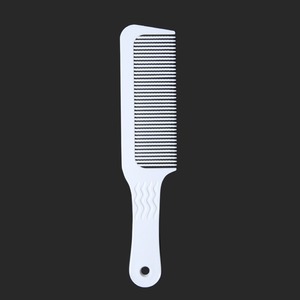 <span class=keywords><strong>Peigne</strong></span> en forme antistatique en fibre <span class=keywords><strong>de</strong></span> carbone du <span class=keywords><strong>coiffeur</strong></span> <span class=keywords><strong>professionnel</strong></span> utilisation <span class=keywords><strong>de</strong></span> salon <span class=keywords><strong>peigne</strong></span> commun ionique avec poignée en plastique - Product Image 3