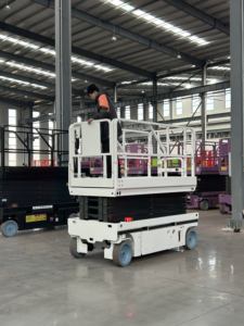 מנוף נייד הידראולי MRT בעל הנעה עצמית - כושר נשיאה 320 ק\\\"ג, מבנה פלדה, הפעלה בשלט רחוק - Product Image 1