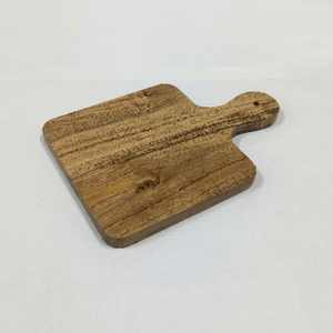 Planche à découper en bois rectangulaire, design rustique, durable, pour une utilisation sur la table de cuisine en intérieur - Product Image 1
