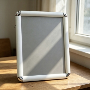 Cadre en aluminium profilé de 25 mm avec coins arrondis chromés et panneau en PE pour signalétique d'ascenseur professionnelle et support d'affiches - Product Image 1