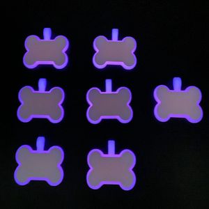 Vente en gros d'étiquette de chien silencieuse vierge avec logo personnalisé, échantillon gratuit, étiquette de chien gravable, étiquette d'identification d'animal de compagnie en silicone qui brille dans le noir - Product Image 2