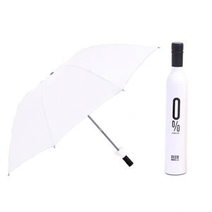 Parapluie pliant moderne IStapromo Gifts à ouverture manuelle, 8 baleines, pour adulte, parapluie bouteille de vin, cadeaux promotionnels - Product Image 4