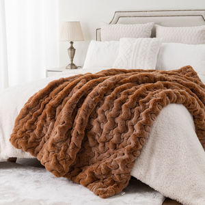 Cuscino di Lusso Quadrato in Finta Pelliccia con Design Anti-Piega a Bolle per Uso Domestico, Ospedaliero e Alberghiero - Product Image 4