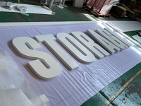 Panneau publicitaire personnalisé avec logo 3D - Signalétique publicitaire extérieure et intérieure pour utilisation en centre commercial, éclairage LED