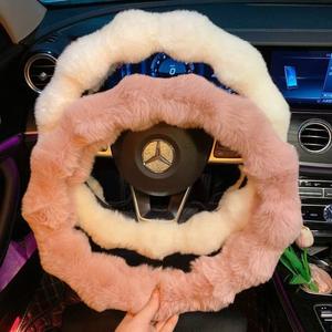 Cubierta de <span class=keywords><strong>volante</strong></span> de coche antideslizante cálida de invierno para hombre, cubierta de manillar de decoración de coche de nuevo estilo de piel de felpa de <span class=keywords><strong>terciopelo</strong></span> de burbujas Universal - Product Image 1