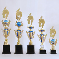 Trophée en plastique sur base dorée, personnalisé, à thème animalier et gravure, idéal pour les événements sportifs – Nouveauté très prisée