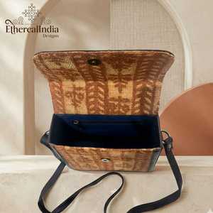 Bolso bandolera artesanal de tela con estampado bohemio, bolso de hombro pequeño de cuero vegano Rexine - Product Image 5