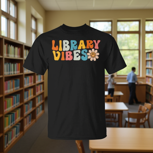 Camiseta Library Vibes para bibliotecarios escolares, primer día de clases - Product Image 3