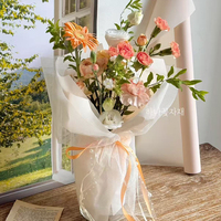 Vente en gros de 36 feuilles de film d'emballage pour fleurs imperméable et pliable de 44x56 cm pour l'emballage de bouquets de roses fraîches