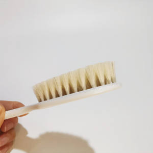 पर्यावरण के अनुकूल अनुकूलन बेबी ब्रश बाल ब्रश और कंघी सेट स्नान बेबी मालिश उत्पाद - Product Image 4