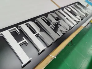 Enseigne publicitaire rétroéclairée LED en métal 3D avec contrôle Bluetooth, taille personnalisable pour les voitures et les entreprises - Product Image 3