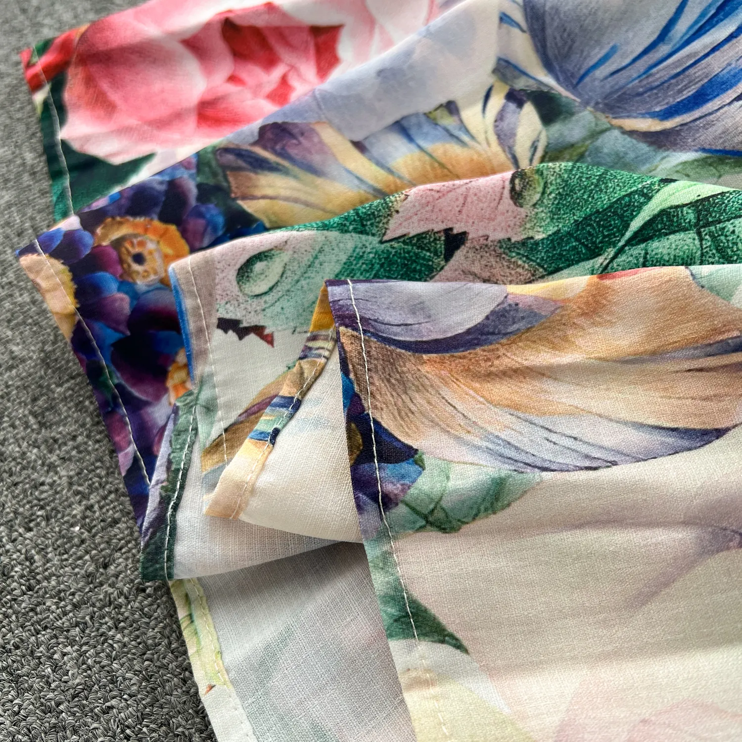 ZT1252 Senior imprimé fleuri bulle manches poitrine col montant slim-fit longue style maxi robe printemps