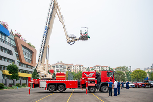 Camión <span class=keywords><strong>de</strong></span> <span class=keywords><strong>Bomberos</strong></span> con Plataforma Elevadora y Escalera Rotatoria <span class=keywords><strong>de</strong></span> Brazo Curvo <span class=keywords><strong>de</strong></span> 30m 40m 50m para Operaciones <span class=keywords><strong>de</strong></span> Escalada. - Product Image 4