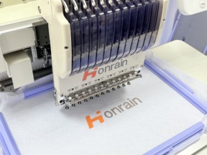 Machine à broder <span class=keywords><strong>numérique</strong></span> haute vitesse HONRAIN Mini à tête unique, 12 aiguilles, 1200 tr/min, fonctionnement automatique informatisé pour usage domestique - Product Image 2