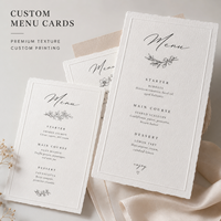 Cartes de menu de mariage personnalisées minimalistes avec des illustrations florales dessinées à la main, papier de qualité supérieure à bords festonnés élégants