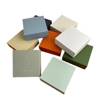 Boîte d'emballage pour bijoux avec couvercle en relief, couvercle et base en métal, modèle Ciel et Terre, matériaux recyclés, cadeau