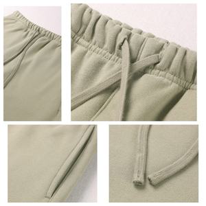 Pantalones de chándal acampanados de algodón grueso con logo grabado personalizado para hombre, de corte holgado y pierna recta, estilo oversize y baggy - Product Image 4