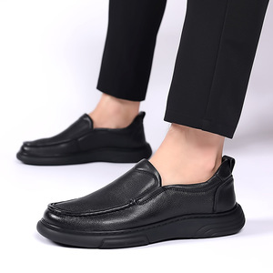 Nouvelles Chaussures Décontractées Homme 2025 en Cuir Véritable à Enfiler, Semelle Souple en PU Antidérapante et Amortissante, Tendance Automne pour Hommes d'Âge Moyen - Product Image 2