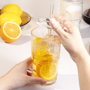 Vaso de Vidrio con Rayas Verticales, Tapa Antiderrames, Apto para Alimentos, NOVARE, para Bebidas Frías, Smoothies, Moderno, para Hogar y Oficina - Product Image 4