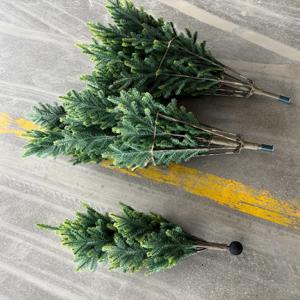 Sapin de Noël de luxe en PE 3D et PVC avec branches réalistes, de 1,5m à 2,7m, sans odeur, vente en gros pour la décoration intérieure - Product Image 4