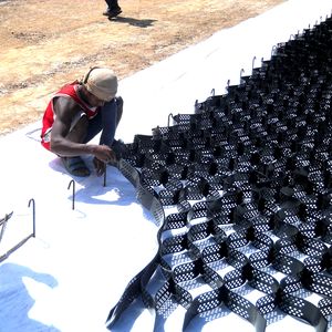 Grille <span class=keywords><strong>de</strong></span> stabilisation du sol en géocell HDPE |   <span class=keywords><strong>Stabilisateur</strong></span> <span class=keywords><strong>de</strong></span> <span class=keywords><strong>gravier</strong></span> en nid d'abeille pour la protection des routes et le contrôle <span class=keywords><strong>de</strong></span> l'érosion - Product Image 5