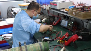 Trifásico <span class=keywords><strong>2</strong></span>/5 MA Programable AC Constante 400Hz 115V 1% Precisión Triple Salidas independientes Fuente de alimentación industrial - Product Image 4