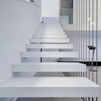 Design d'intérieur moderne 2025 avec escalier flottant en bois de chêne de style industriel et escalier en chêne blanc pour appartements