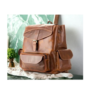 Mochilas de mujer 100% de cuero genuino con silueta clásica y opciones de transporte prácticas - Product Image 4