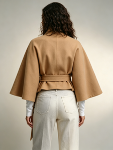 Abrigo corto estilo capa con cuello alto, cinturón en la cintura, botones asimétricos, elegante para mujer, ideal para otoño e invierno, look diario. - Product Image 3