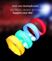 Accessoires de concert : Bracelets lumineux tissés à LED personnalisés ; Cadeaux pour les fans : Bracelets lumineux