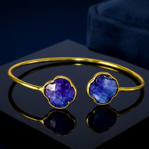 Bracelet manchette en laiton plaqué or avec saphir incrusté en forme de fleur, sertissage clos, bijoux ethniques classiques unisexes, style hindou - Product Image 3