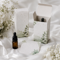 Emballage Cadeau de Retour de Mariage en Papier Gravé Blanc, Design Minimaliste avec Ruban Sauge et Fleurs pour Kit de Faveur Huileuse pour Invités