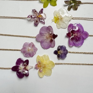 Collana Romantica con Ciondolo a Orchidea Viola 3D, Gioiello alla Moda con Fiore Eterno Conservato, Idea Regalo per Donne e Ragazze - Product Image 5