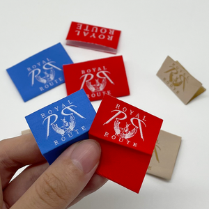 Diseño privado personalizado, etiqueta de tela tejida de cuello pequeño para camisetas, diseño privado, técnica bordada doblada en el centro personalizada - Product Image 4