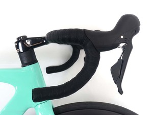 จักรยานเสือหมอบคาร์บอน Ultra Light 58 ซม. แบบ Flat Mount Disc 140 มม. พร้อมชุดเกียร์ R7020 ครบชุด 11 สปีด รุ่น FM166 - Product Image 2